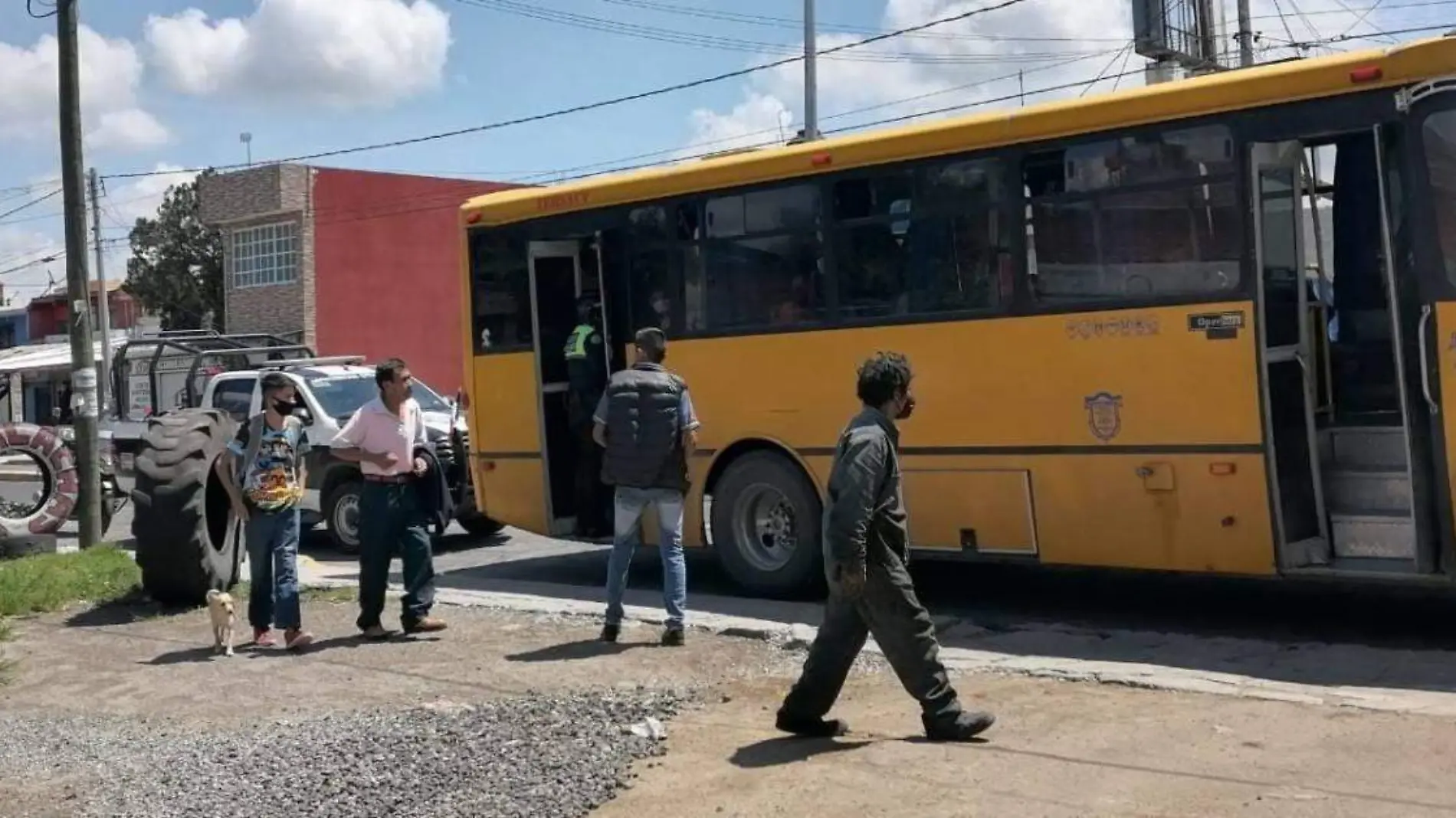 Los pasajeros de una unidad de la Ruta conocidos como Los Amarillos, fueron asaltados por al menos dos sujetos